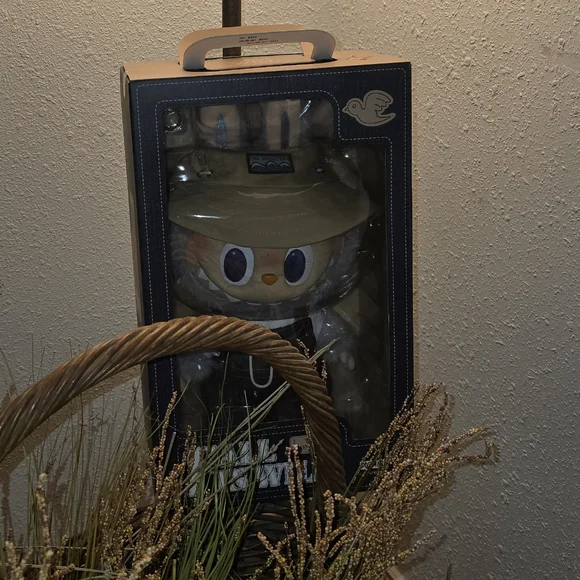 NIB Pristine Authentic POP MART FALL IN THE WILD XL